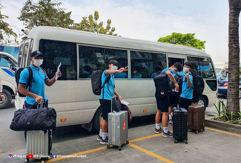 Di chuyển bằng đường bộ, 11 thành viên U23 Việt Nam về sớm hơn kế hoạch